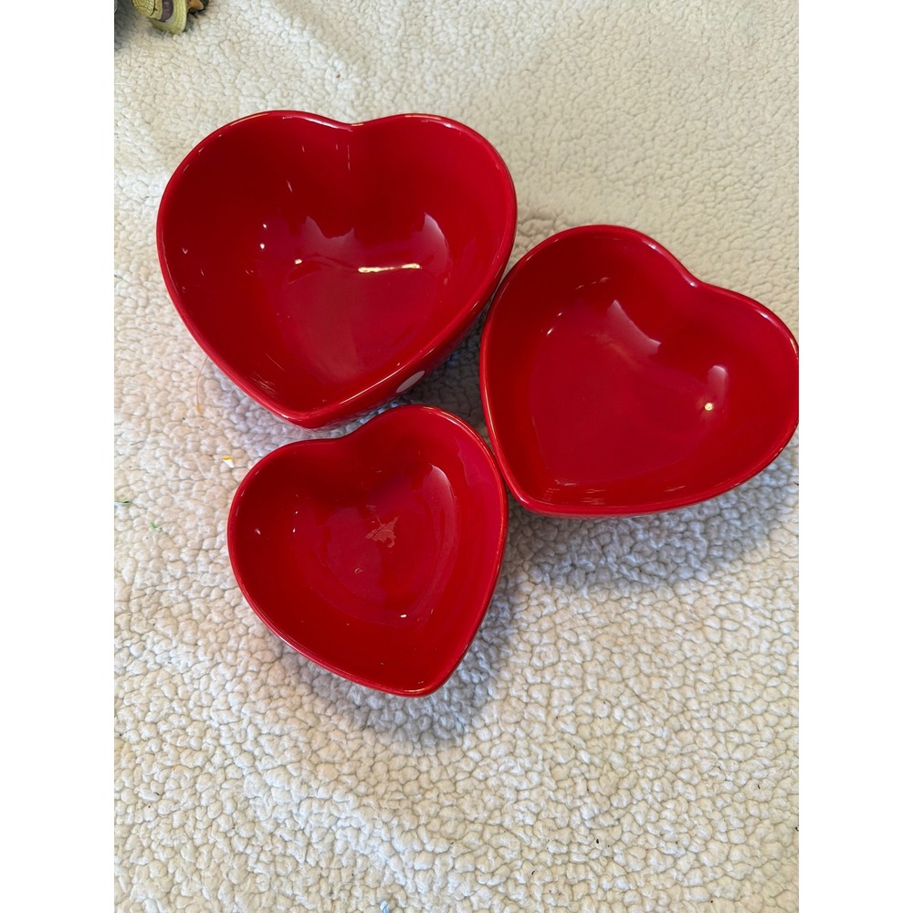 Terramoto Ceramic Red White Polka Dot Heart Shaped Nesting Bowls Set of 3